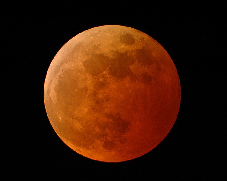 lunar eclipse reddish